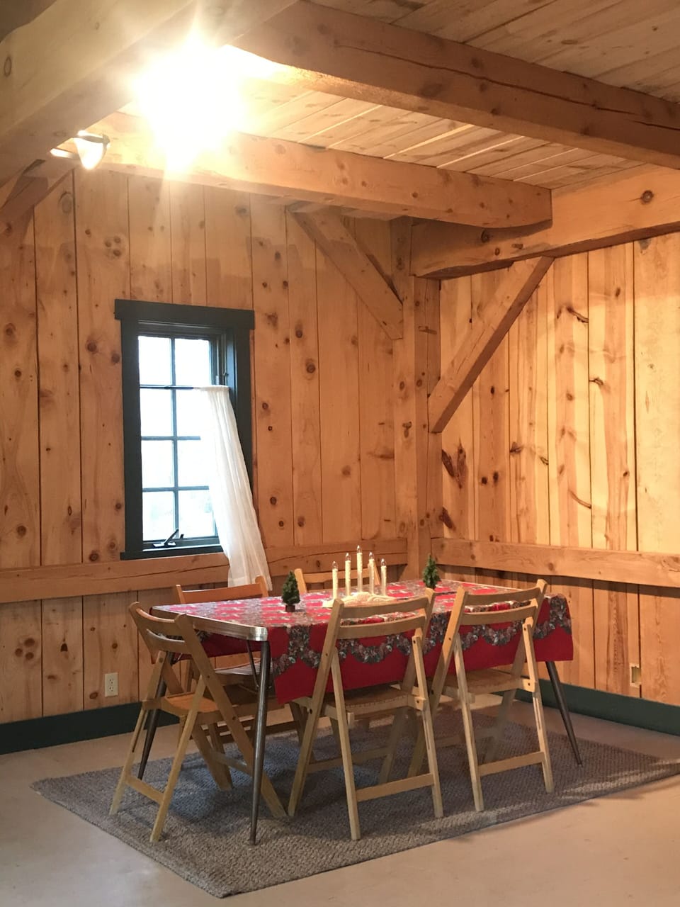 Enjoy the season in the cozy guest house. 