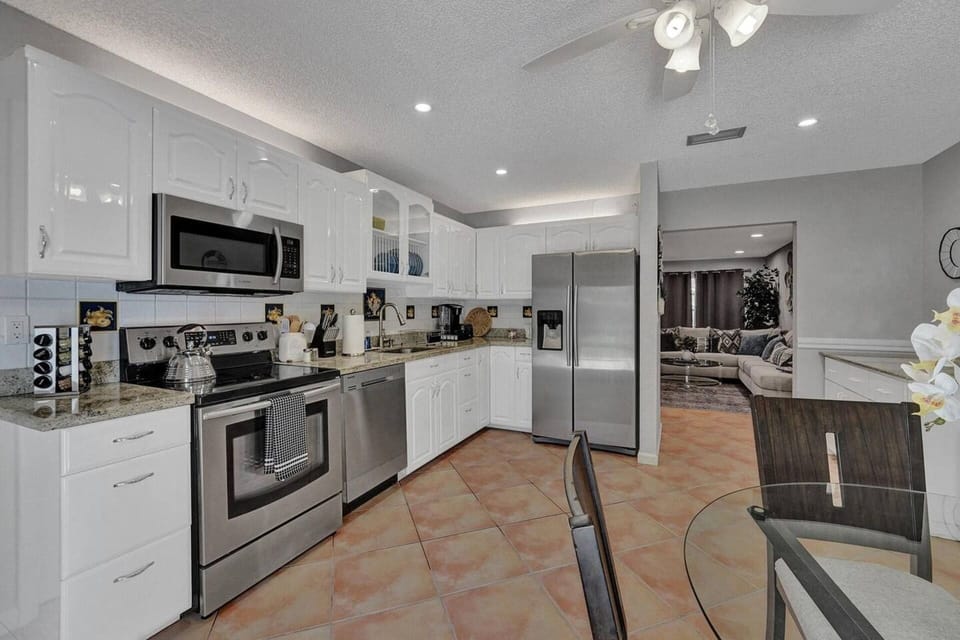 Fully equipped so you can enjoy home-style meals on vacation
