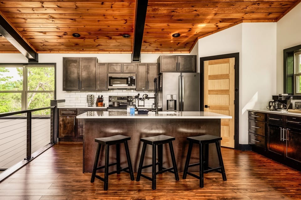 Well-equipped kitchen with all you need to prepare a home-cooked meal