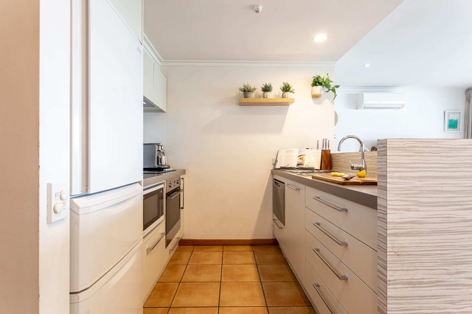 Fully fitted kitchen