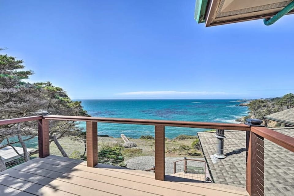 Private Balcony attached to upstair bedroom with panoromic oceanfront view