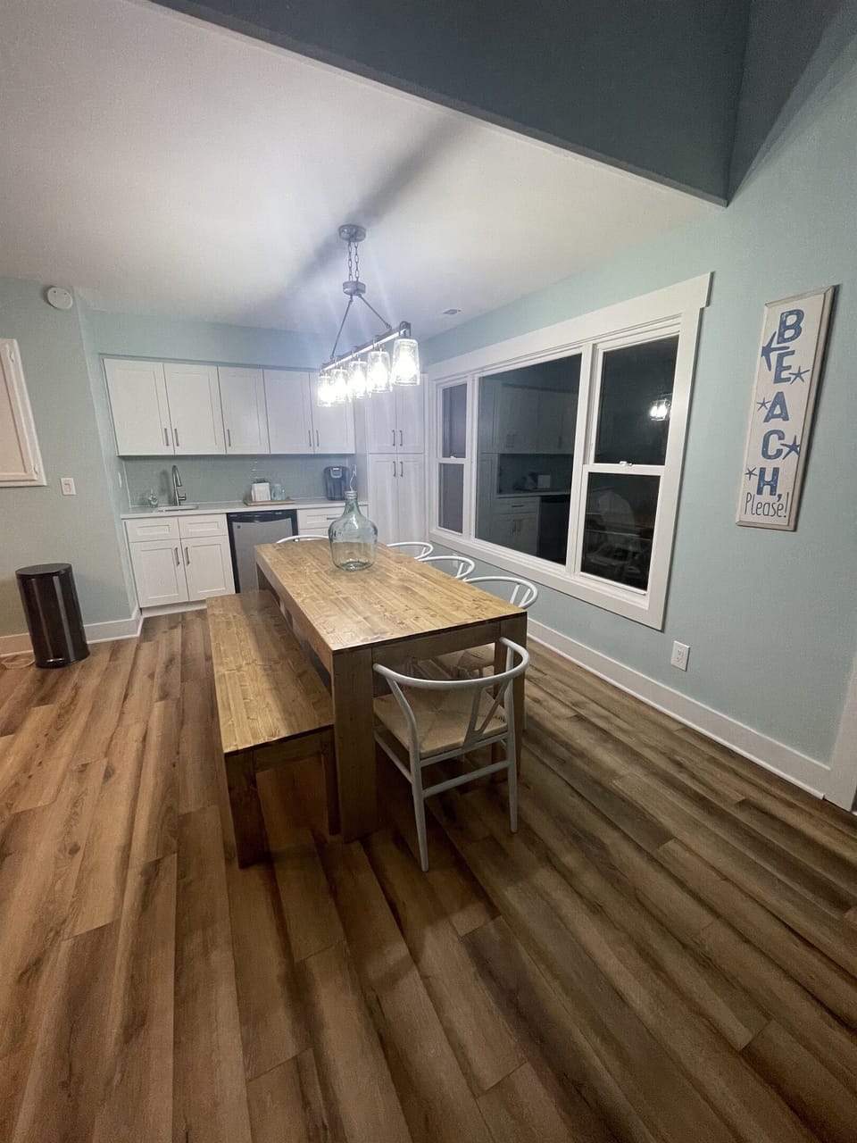 Dining table with wet bar area.  Keurig and regular coffee pot!