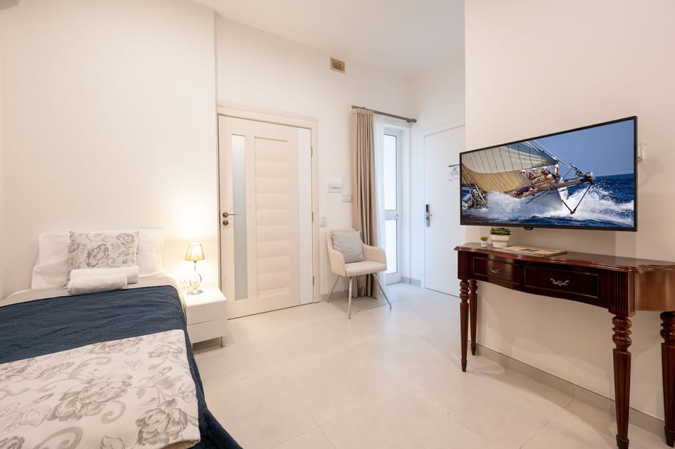 Twin Bedroom (3)