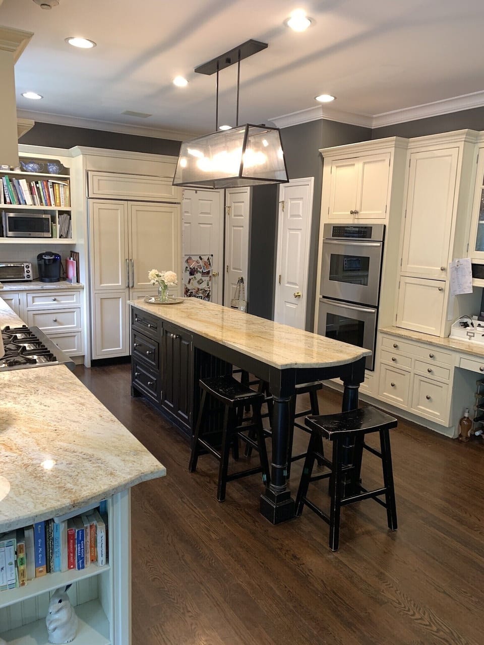 Kitchen island with 4 stools
