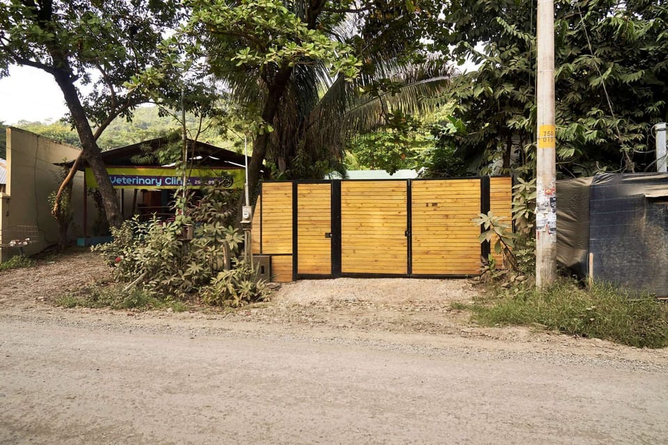 Entrance of Villa Flamingo from the road
