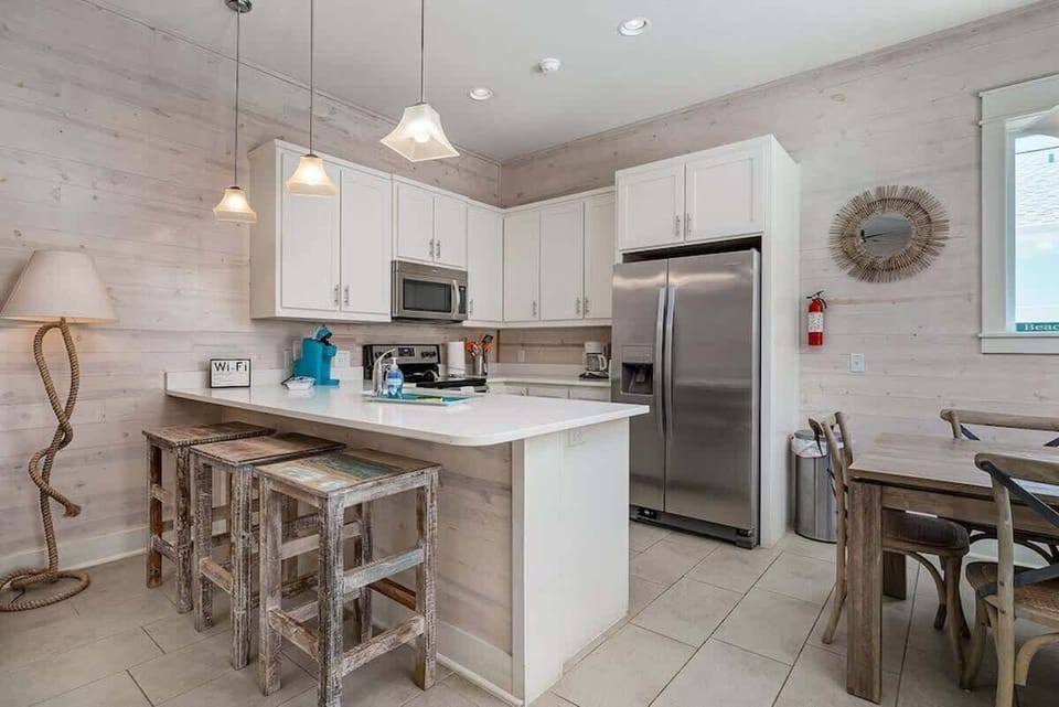 Another look at the fully equipped, stylish and modern kitchen. 