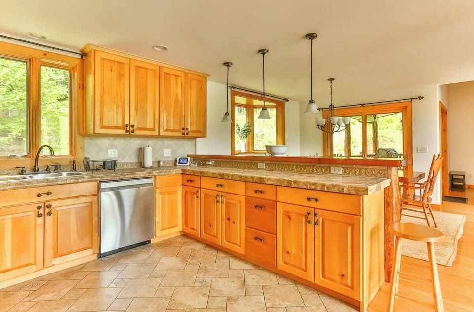 Kitchen | 2nd Floor | Microwave | Toaster | Blender | Baking Sheets | Pots & Pans | Stove | Dishwasher | Drip Coffee | K Cup | Nespresso | Kettle