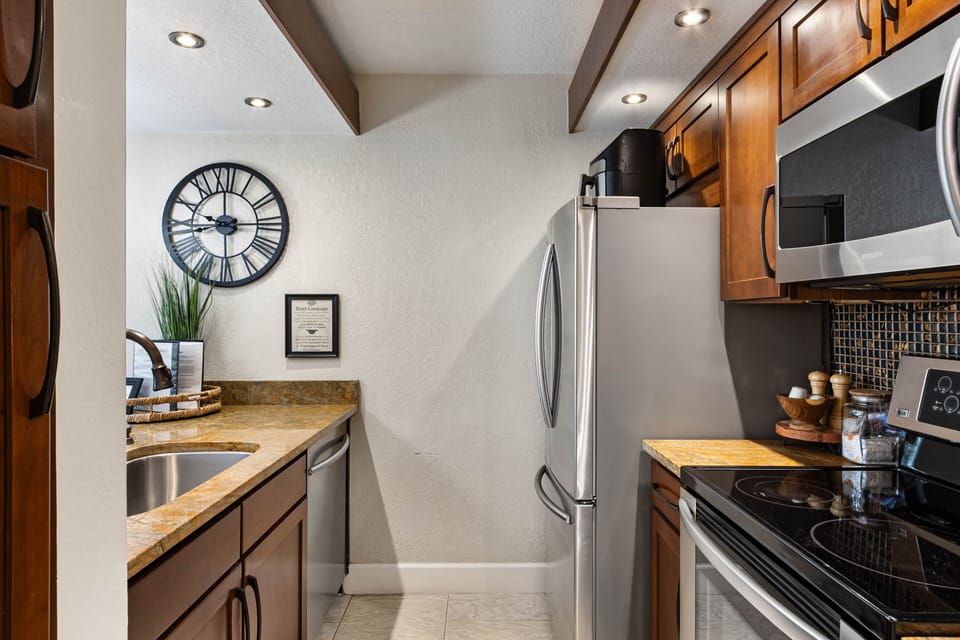 Fully Equipped Kitchen with Stainless Steel Appliances