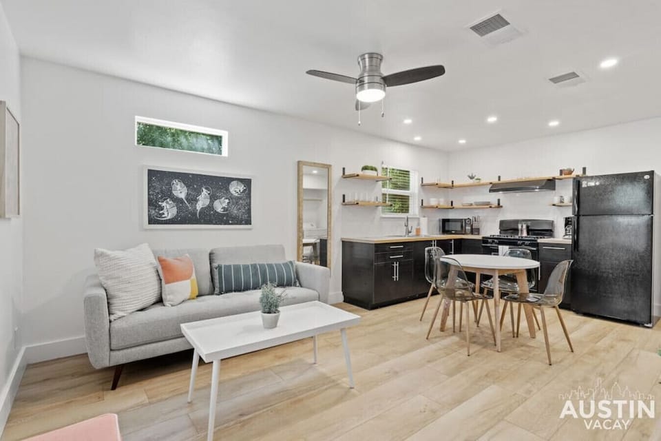 Awesome living space with fully equipped kitchen