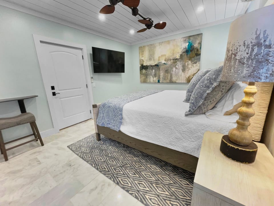 Winston at Rosemary Flat | King Bed | Sleeps 2