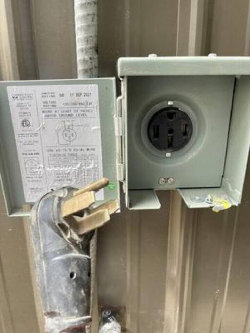 50 Amp 220 V Car charger or RV Connection