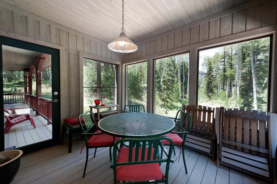 Sun room adjacent to the Main Deck and Dining Space