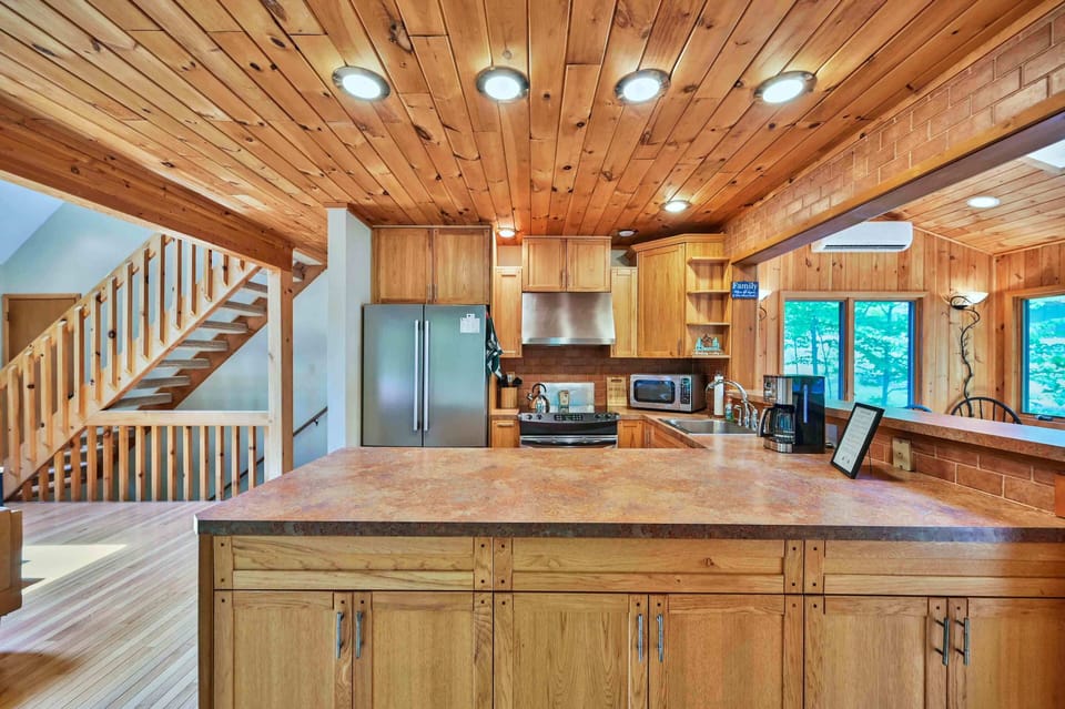 Kitchen (Well Equipped)
