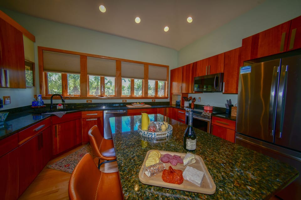 Large island perfect for gathering and entertaining