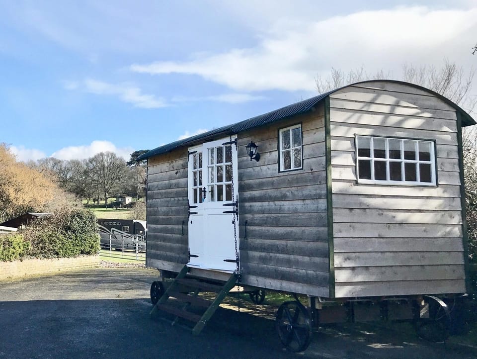 Arniss Farmhouse Shepherd's Hut