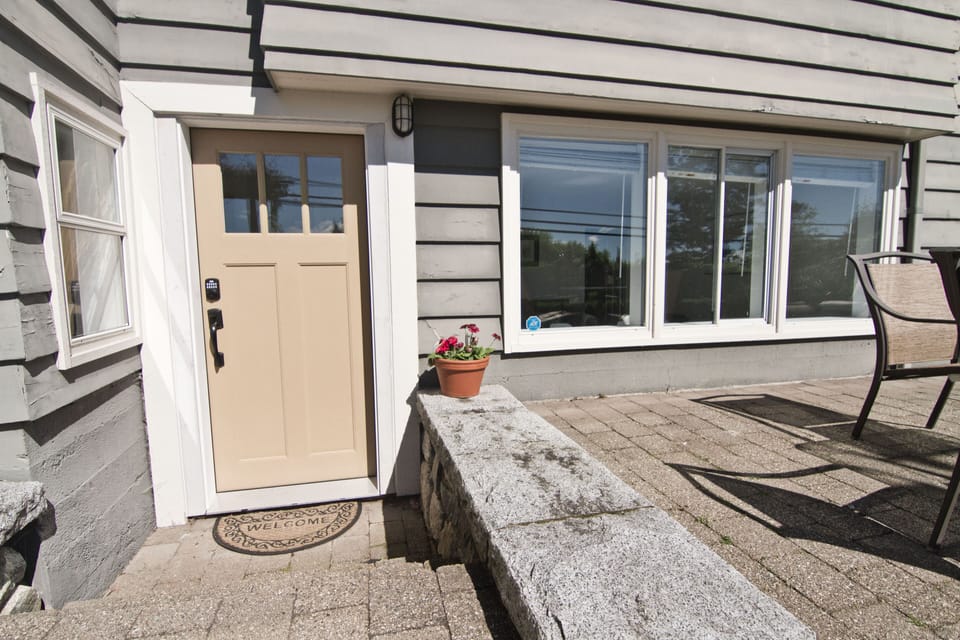 Entrance door 