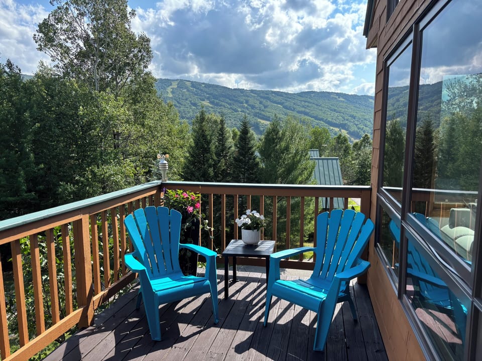 Ski area to the right, Crawford Notch in front, Presidential Range to the left.
