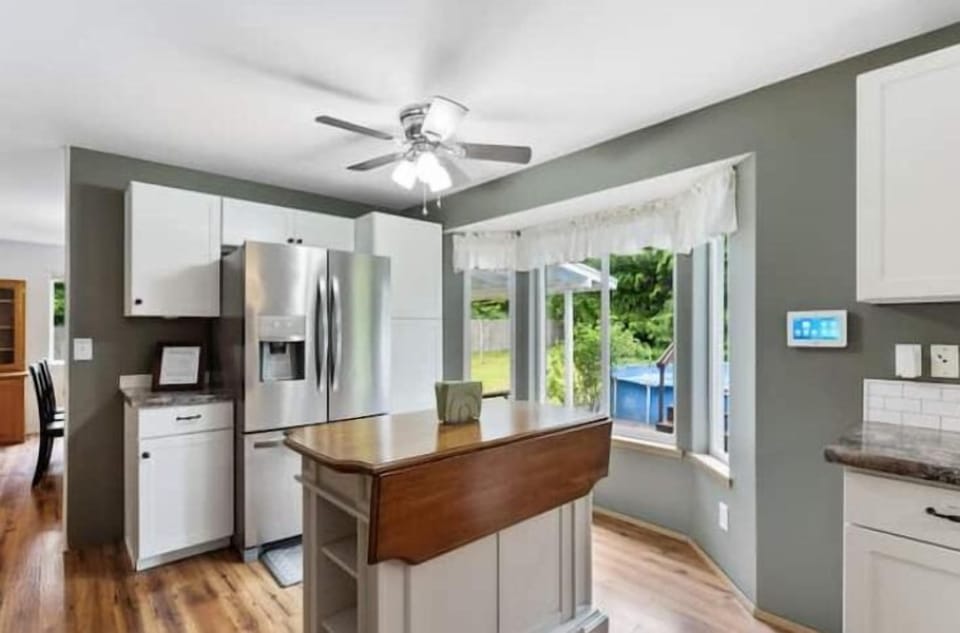 Love the island for entertaining!