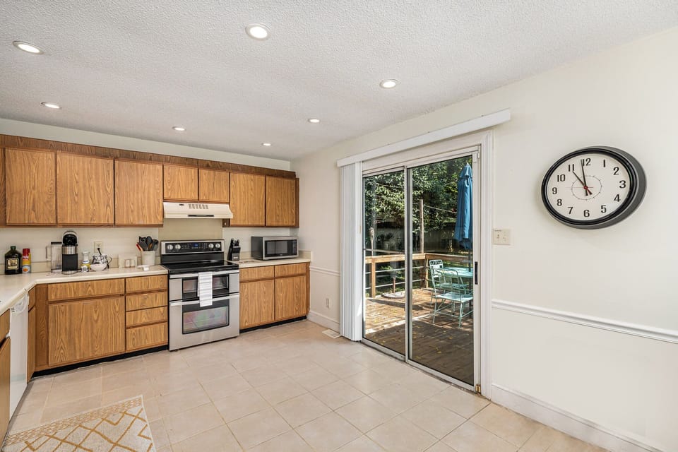New oven and microwave; plenty of counter space. Plenty of utensils and pans.