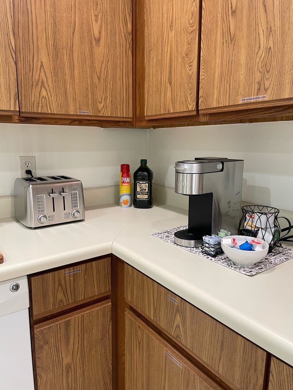 Keurig Supreme slow drip coffee maker w/ variety of pods, sugars, and creamers 