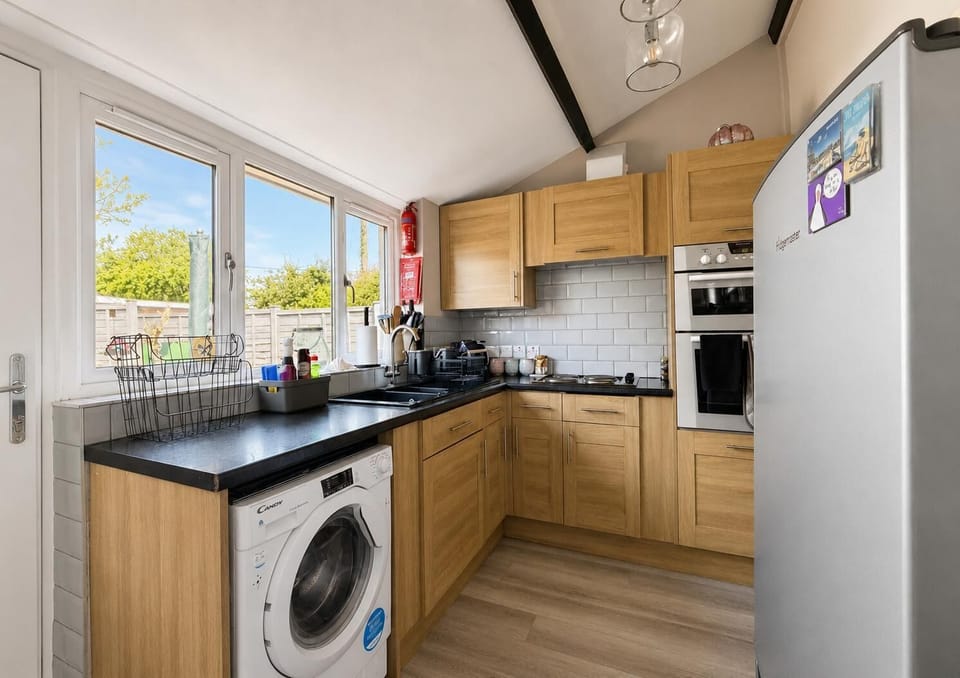The kitchen in this cottage has all the appliances you could need for a break away. With full size fridge freezer, oven, grill, hob and washing machine.