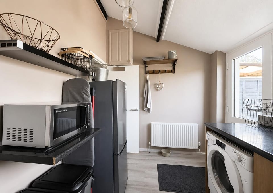 With all the cooking and dining equipment you would need the whole family can be enjoying home cooked dinners in no time.