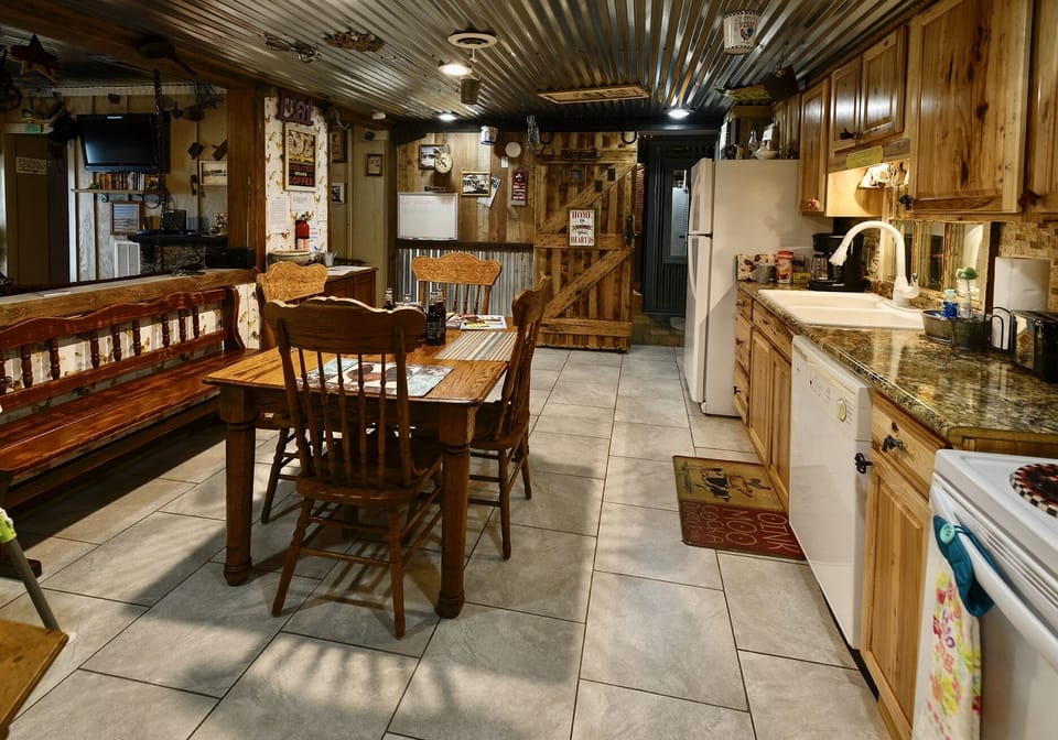 Kitchen and dining area.