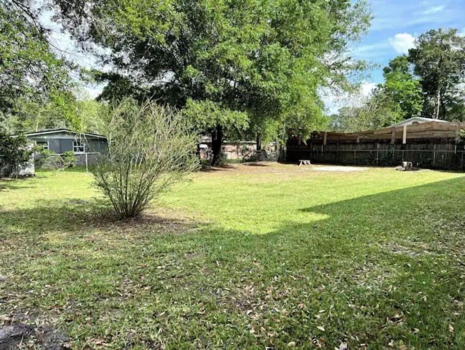 Spacious backyard. 