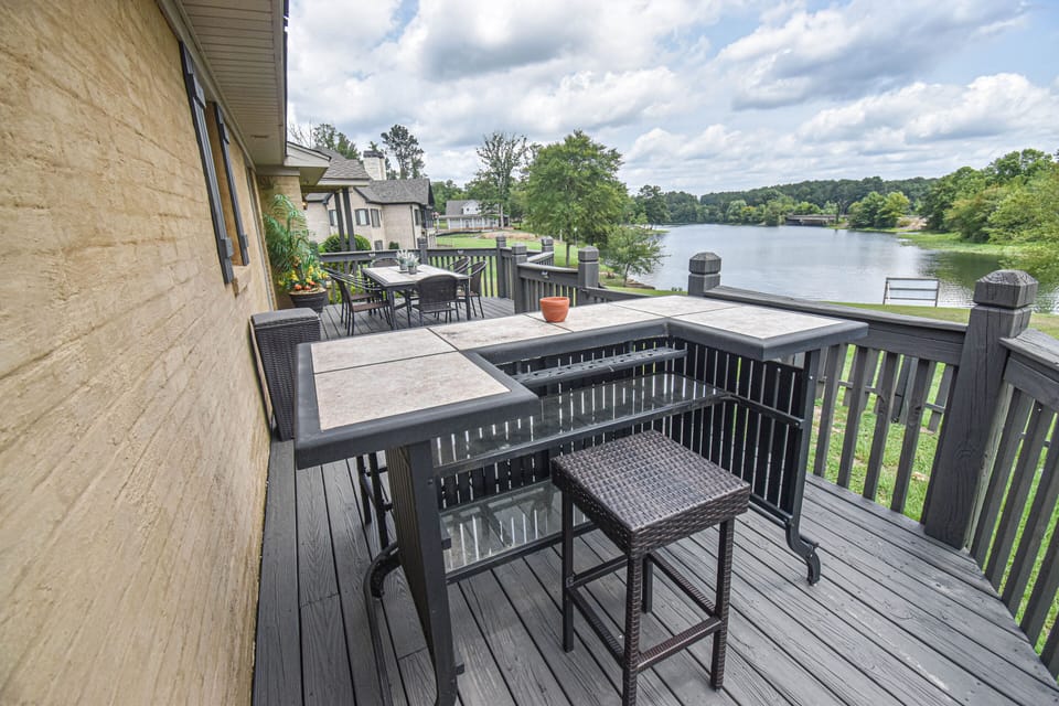 Welcome to this spacious, family-friendly lakeside home on Lake Tuscaloosa!