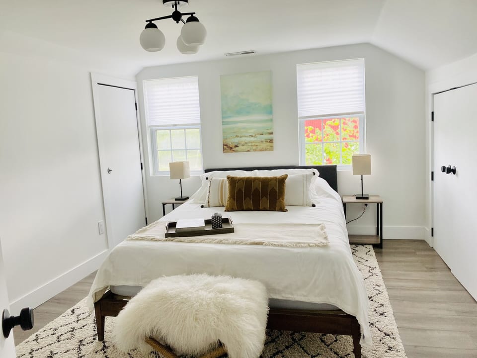 2nd Floor Master Bedroom w/ Bath - Queen Bed