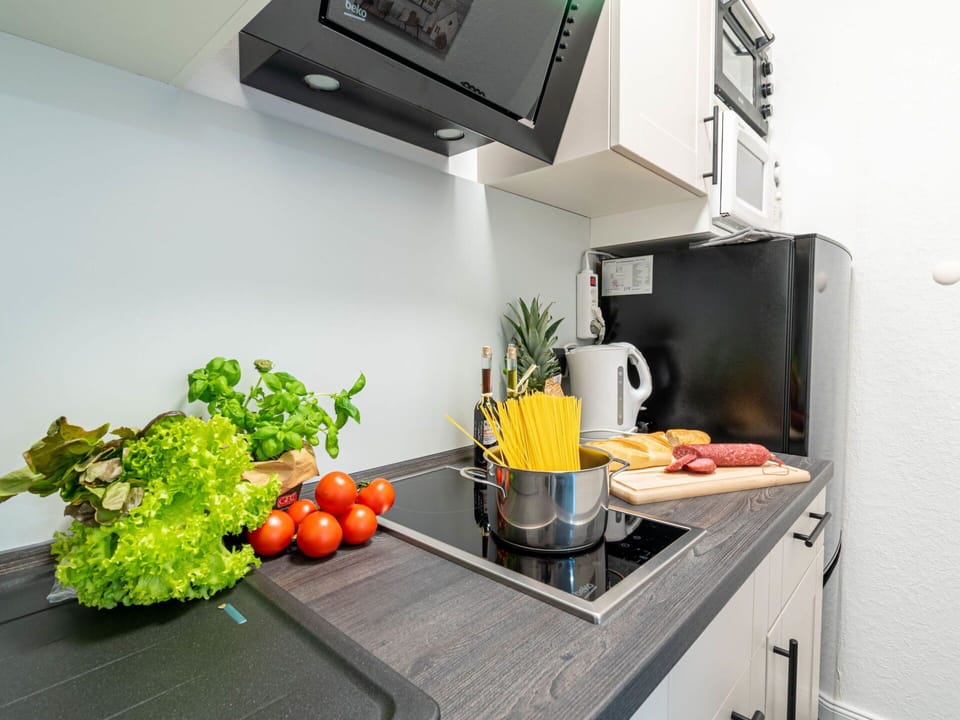 Food, Countertop, Tableware, Kitchen Appliance, Orange, Kitchen, Home Appliance, Cabinetry, Kitchen Stove