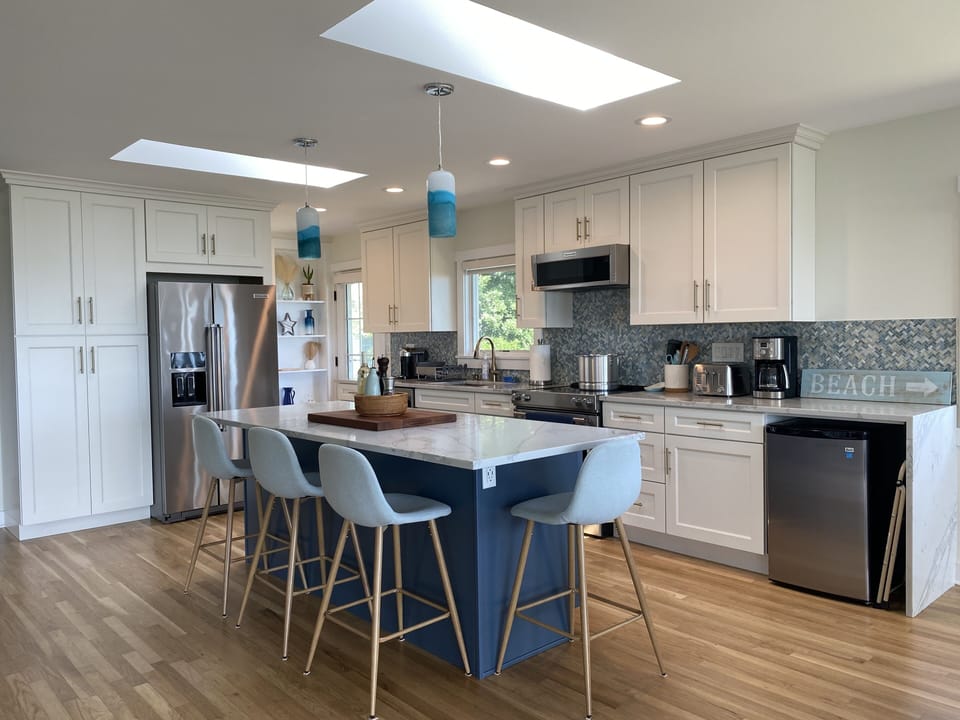 Open Kitchen. Fully equipped with utensils, coffee and a mini fridge