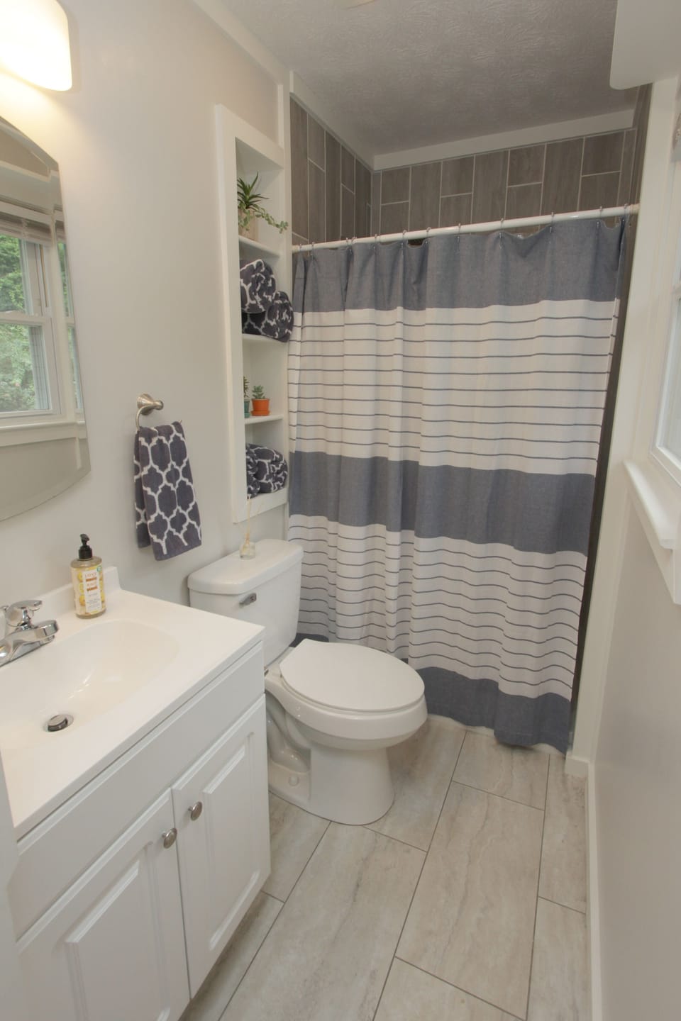 Primary ensuite bathroom w/ large shower