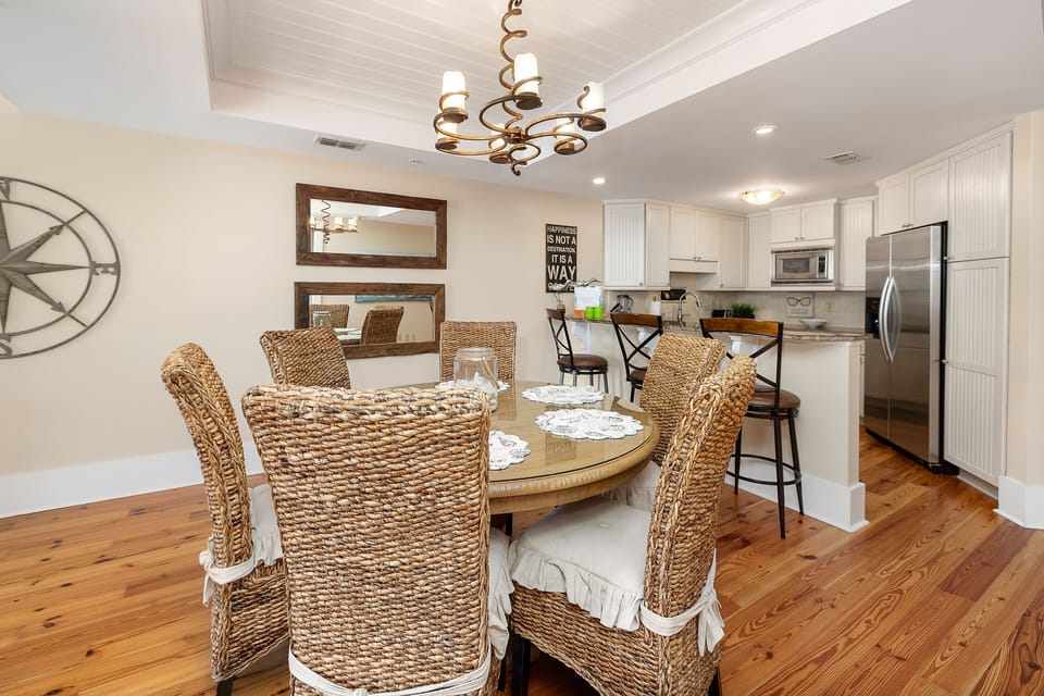 Sea View 202 - Dining Space