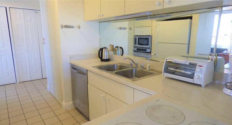 Full kitchen with utensils and kitchen ware. Coffee maker yes of course!