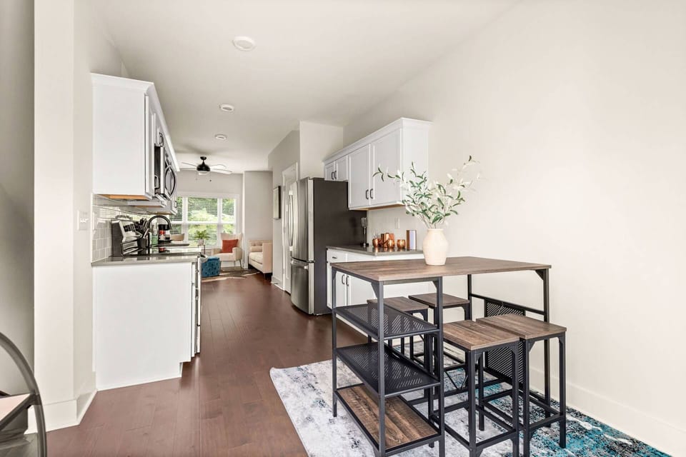 Clean Easy Access, Stocked Kitchen