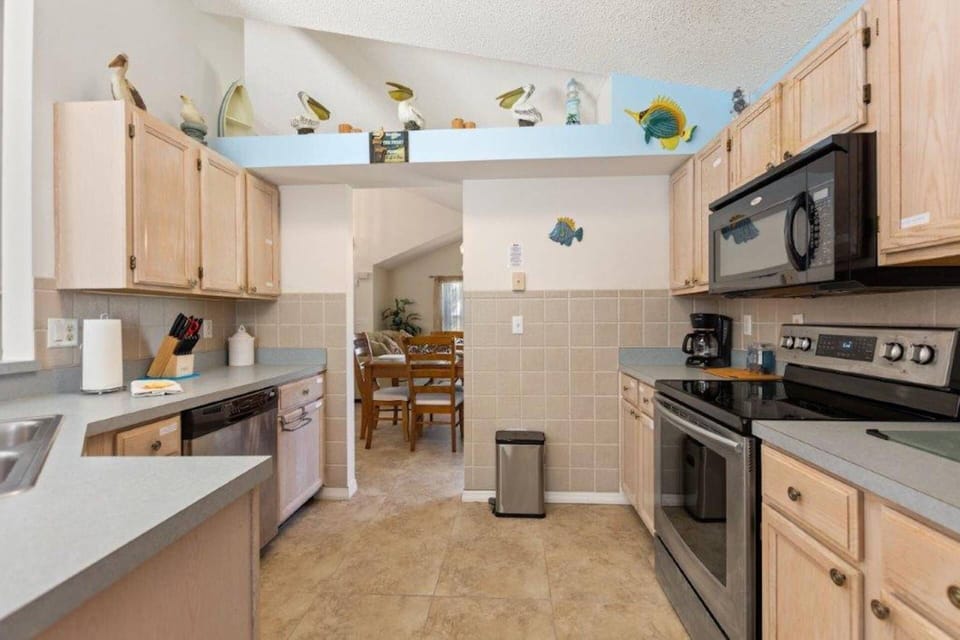 Whimsical Marine Decorations Dot Your Kitchen!