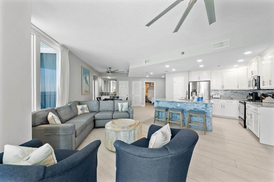 4 Lighthouse 515 Living Room
