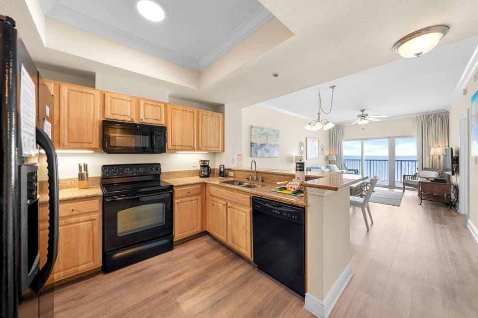 9 Crystal Tower 1608 Kitchen