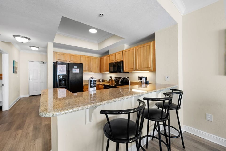 8 Crystal Tower 1608 Kitchen