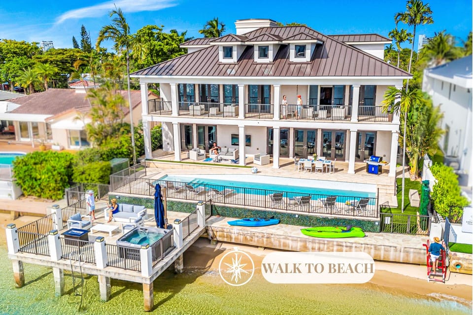 Modern Coastal villa par-excellence. Observe as the yachting capital of the world reveals itself from this three-story villa on the edge of Harbor Inlet overlooking the Port Everglades waterway.
SILVER WINNER - BEST PLACE TO WATCH THE SUNSET