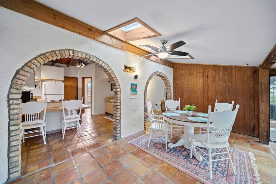 Prepare a nice meal and eat at the table, or enjoy breakfast at the counter.