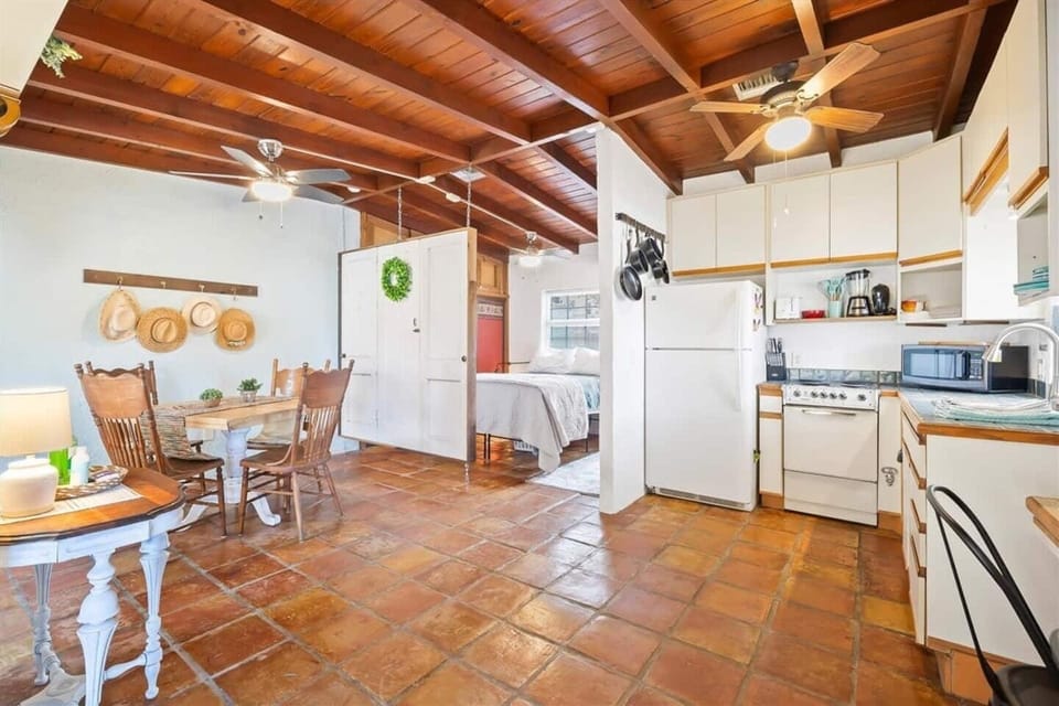 With a full kitchen save on the cost of eating out. Enjoy your breakfast or take a break from the beach to have a nice lunch before you finish the rest of your day!