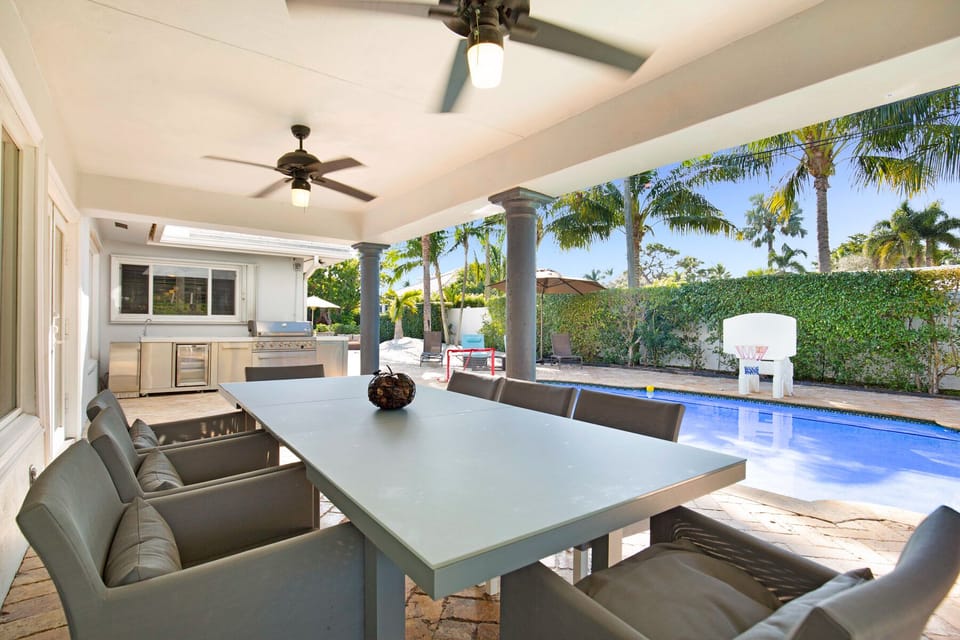 Watch the sun set through the coconut palms!