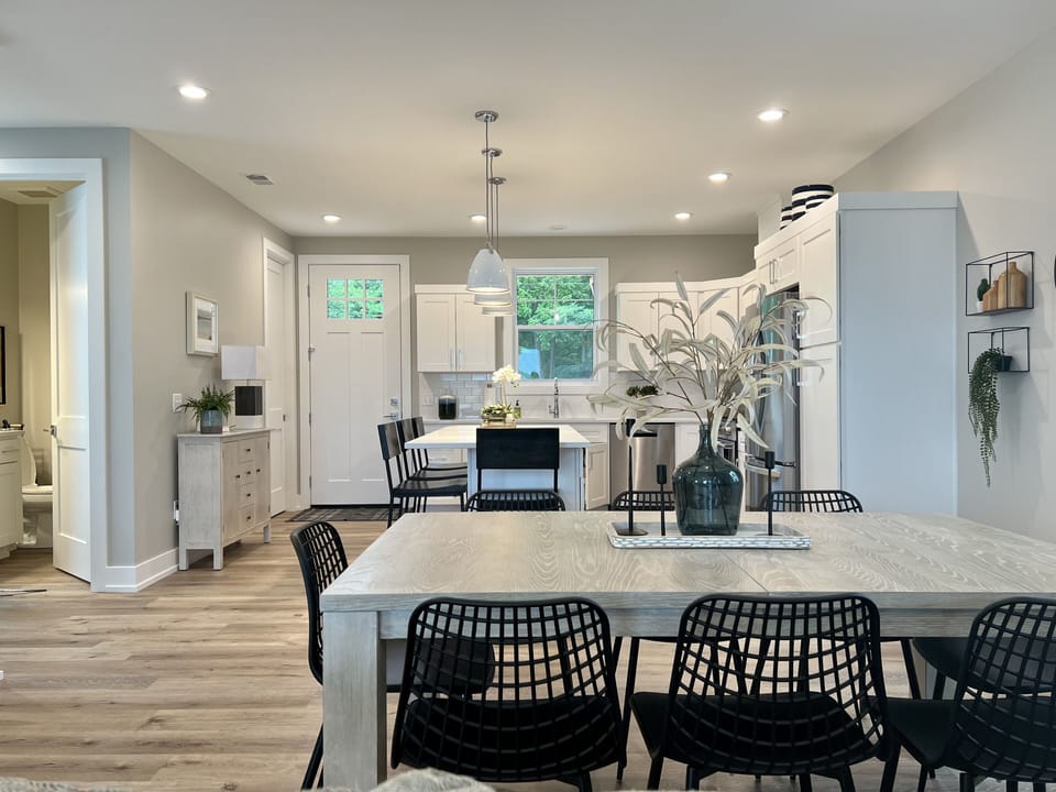 Open Concept Entertainment Area with Great Seating