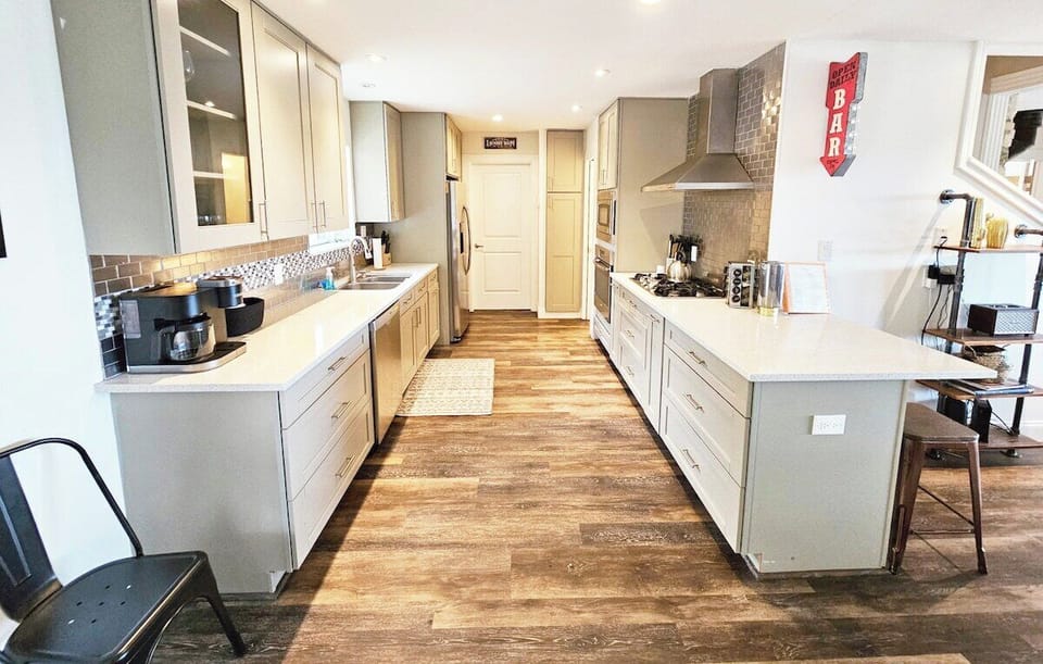 Full kitchen