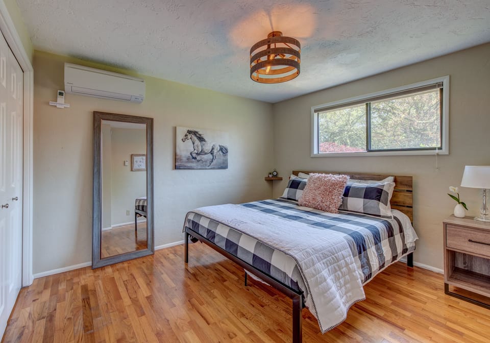 Queen bedroom