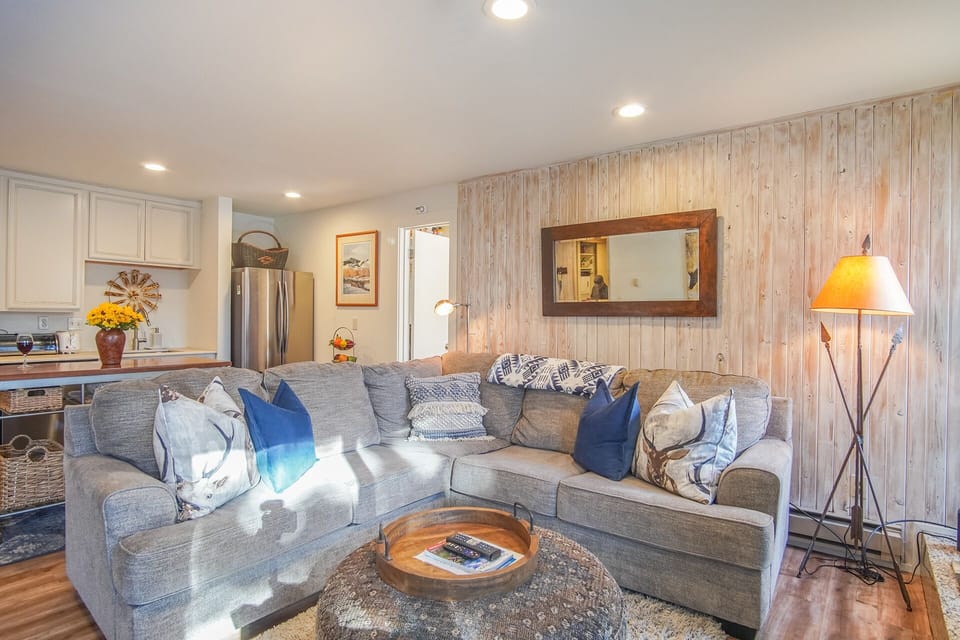 Welcome to Bonne Vie, a 3-bed golf condo in the heart of Sun Valley's Elkhorn Village