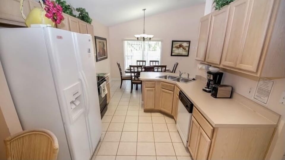 Fully equipped kitchen