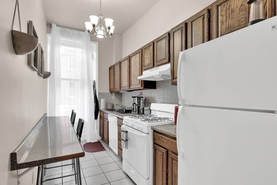 Fully stocked kitchen with all cooking amenities. 